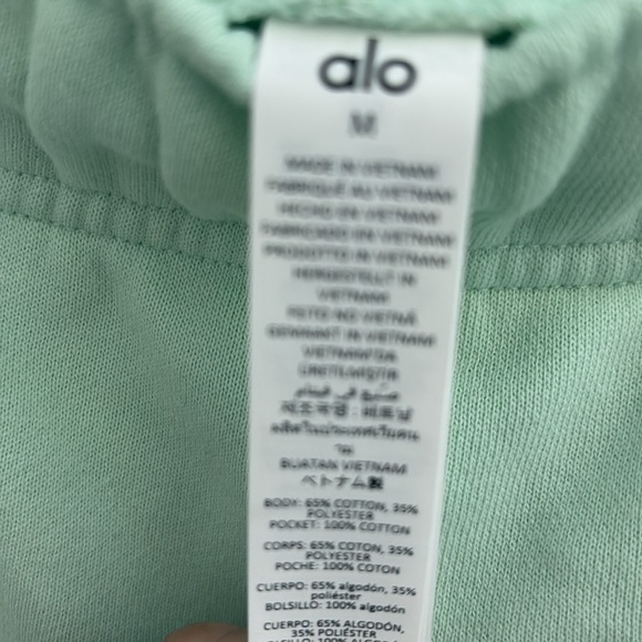 NEW ALO ACCOLADE SHORTS SPEARMINT - Picture 3 of 4